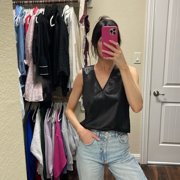 CLOSET CLEAR OUT: J Brand Women’s Faux Snake Skin Top Sz Small - Picture 1 of 4